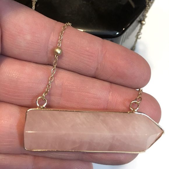 🔥 2/$10 sale City - pink stone (faux rose quartz) and gold necklace/earring set - Picture 3 of 3